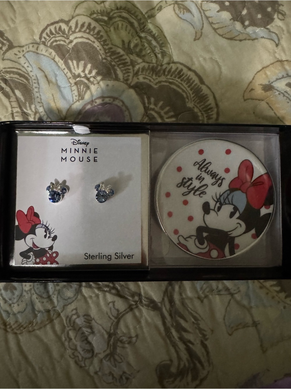 minnie mouse earrings